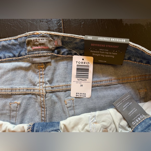 Torrid Boyfriend Straight Jeans NWT - Picture 2 of 4